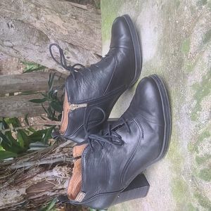 Pikolinos 8.5/9/39 black leather  laced 3" heeled ankle boots. Gently worn